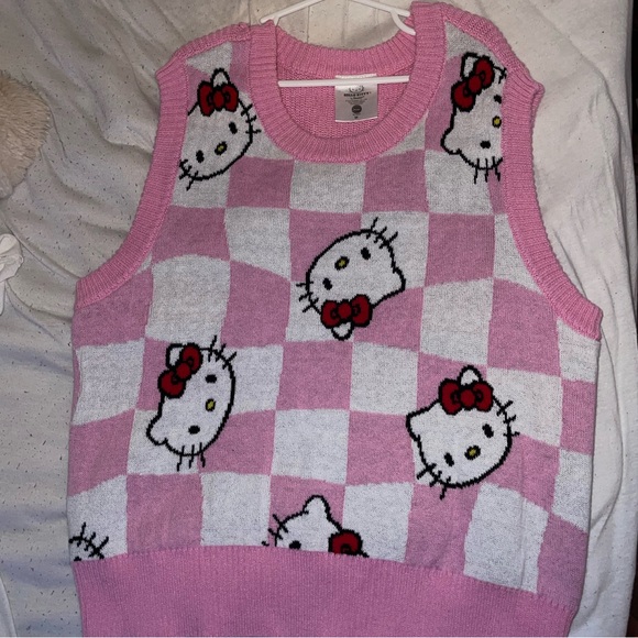 Hello Kitty Vest - Picture 2 of 4